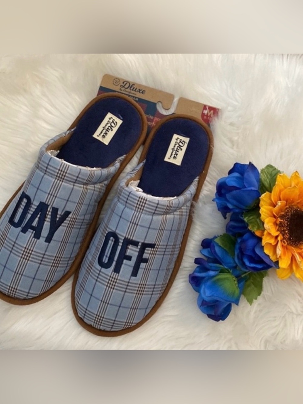 Men’s Dearfoam Deluxe Day Off Logo Slippers Sz MED 9/10 NEW!